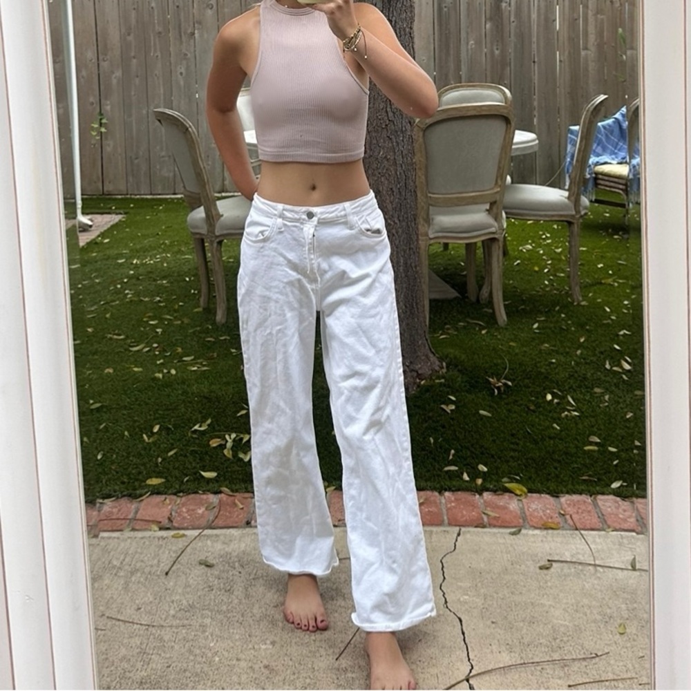 WHITE JEANS
